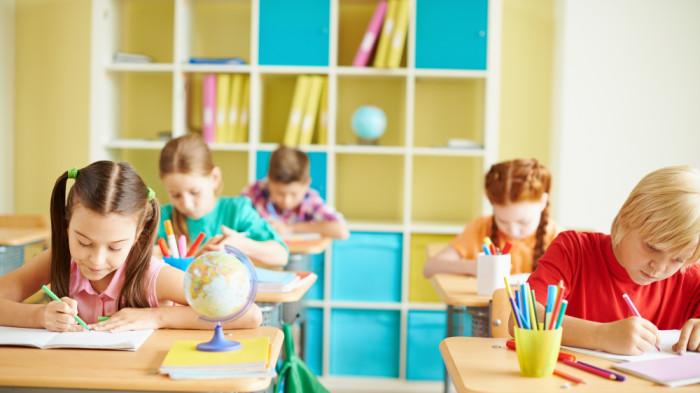 ILUSTRASI SEKOLAH - 7 Contoh Surat Izin Tidak Masuk Sekolah, Sopan dan Rapi karena Berbagai Alasan Tahun 2025