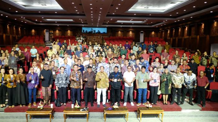 Di tengah situasi global yang penuh ketidakpastian, sektor pariwisata Indonesia berupaya menumbuhkan kembali semangat optimisme melalui Indonesia Tourism Marketing Week (ITMW) 2025, yang untuk pertama kalinya digelar di Bali pada 8–12 Oktober 2025.
