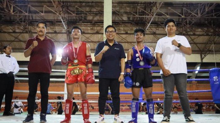 Kalungkan Medali di Partai Final, Wawali Arya Wibawa Hadiri Walikota Cup XIV Cabor Muaythai