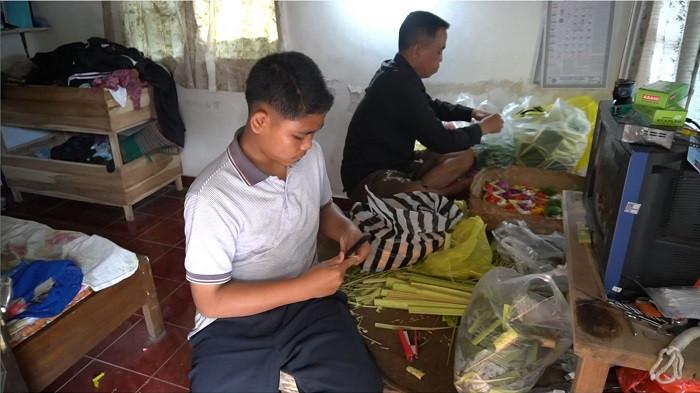 Ditinggal Pergi Ibu Sejak Kecil dan Ayah Terkena Stroke, Komang Bama Berjuang Lanjutkan Sekolah