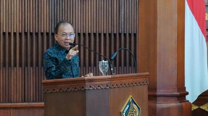 Gubernur Bali, Wayan Koster pada Rapat Paripurna Raperda 