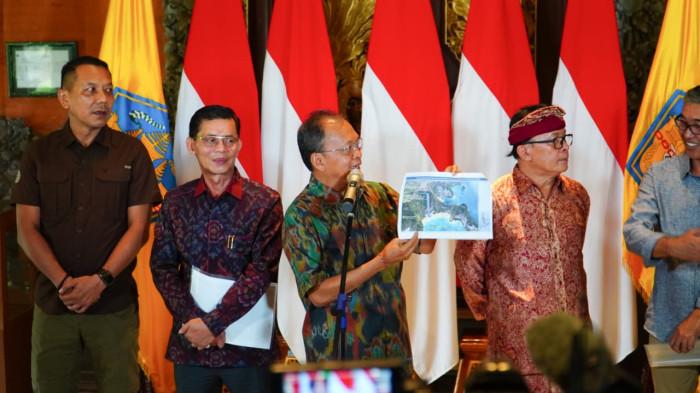 Setelah melakukan kajian dan menemukan pelanggaran sangat berat, Gubernur Koster memerintahkan penyetopan dan pembongkaran lift kaca yang saat ini tengah dalam proses pengerjaan.