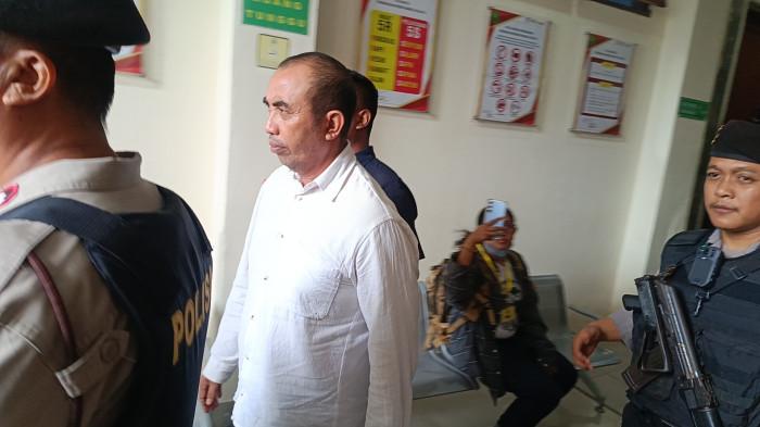 Persidangan - Mangku Luwes terdakwa yang divonis 20 tahun penjara, atas kasus pembunuhan oleh Pengadilan Negeri Bangli, Bali, Kamis 13 November 2025. 