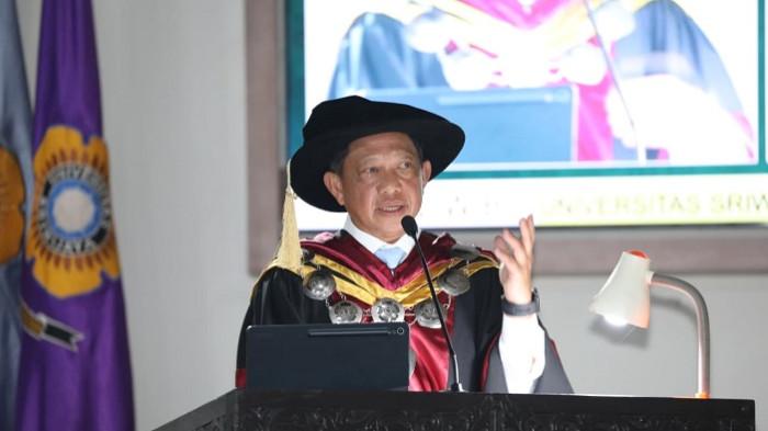 SAMBUTAN - Mendagri yang juga Ketua MWA Universitas Sriwijaya Jenderal Polisi (Purn) Prof. Drs. H. Muhammad Tito Karnavian, M.A., Ph.D. orasi ilmiah pada Dies Natalis ke-65 Universitas Sriwijaya, Palembang, Sumatera Selatan, Senin, 3 November 2025.