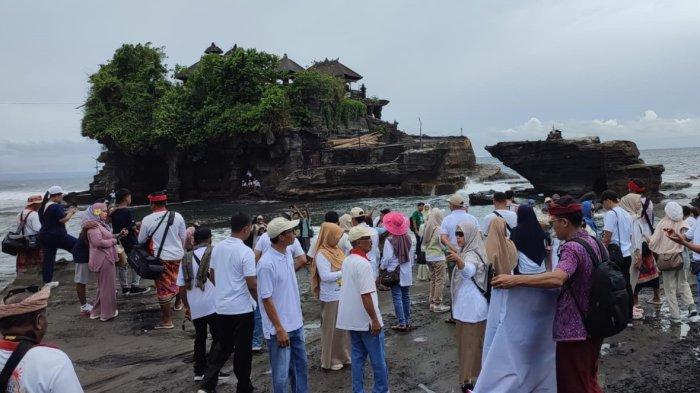 Momen Libur Panjang, Kunjungan Wisatawan ke Tanah Lot Tabanan Tembus 9 Ribu Per Hari