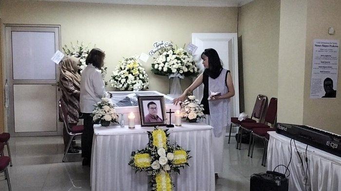 Bekas Ban Mobil di Perut Moses Diungkap Sang Adik, Istri Tak Kuasa Tahan Tangis Jelang Pemakaman