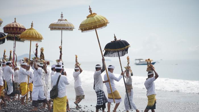 JAGA Warisan Nyepi Segara dengan Semangat Perang Kusamba, Pantai Kusamba Ditutup Sementara
