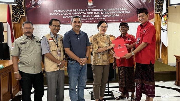 PDIP Bali Jadi Parpol Pertama Serahkan Berkas Perbaikan Bacaleg, Mahayadnya: Kami Partai Pelopor
