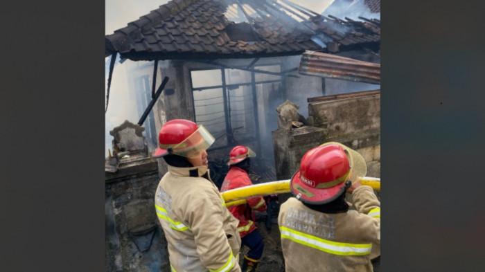 BREAKING NEWS: Satu Rumah Hangus Terbakar di Jalan Gunung Andakasa Bali, Netizen Puji Damkar Gercep