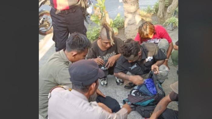 CIDUK Puluhan Anak Jalanan di Gilimanuk! Modusnya Sembunyi di Truk Hingga Malak Pengguna Jalan