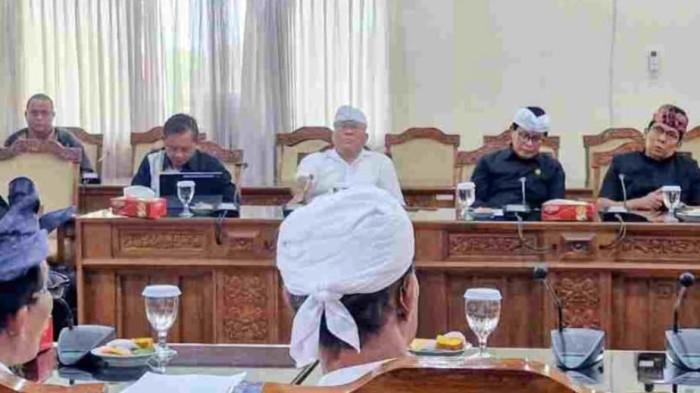 Sembahyang ke Pura Harus Lapor Satpam, Warga Desa Adat Jimbaran Mesadu ke DPRD Bali