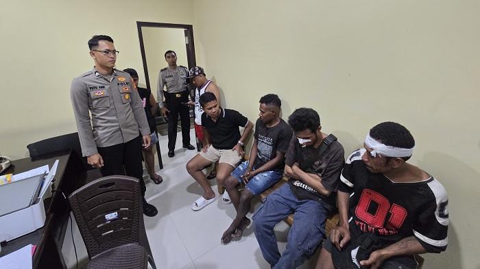 DAMAI - Polsek Denpasar memfasilitasi jalan damai kedua kelompok yang bertikai di Jalan Hang Tuah, tepatnya di sebelah timur traffic light SMA Negeri 6 Denpasar, pada Sabtu 2 Mei 2026 dini hari sekitar pukul 01.02 Wita