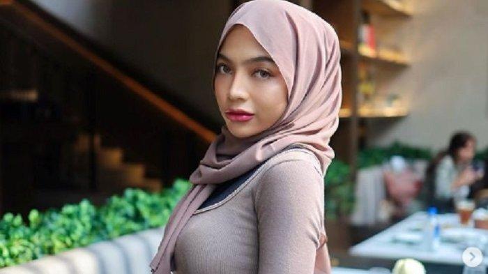 Profil Oklin Fia, Selebgram Viral yang Bikin Konten Pose Vulgar Makan Ice Cream, Tuai Hujatan