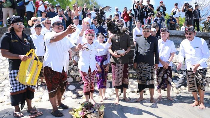 Nusa Penida Festival 2025 Dibuka dengan Upacara Pakelem, Selaraskan Alam dan Pariwisata