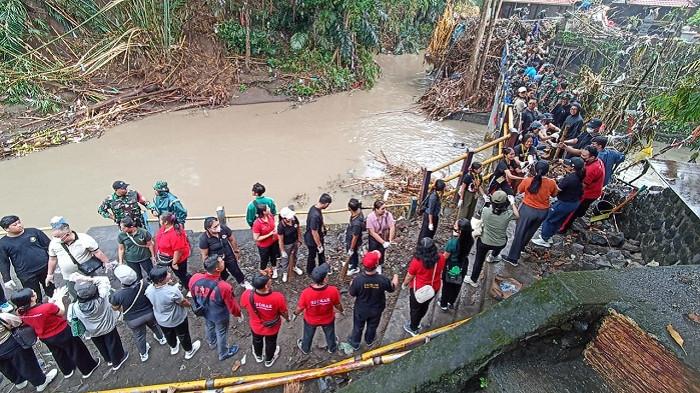 Pembersihan Serentak, Wakil Walikota Target 22 September Tak Ada Sampah Sisa Banjir di Denpasar