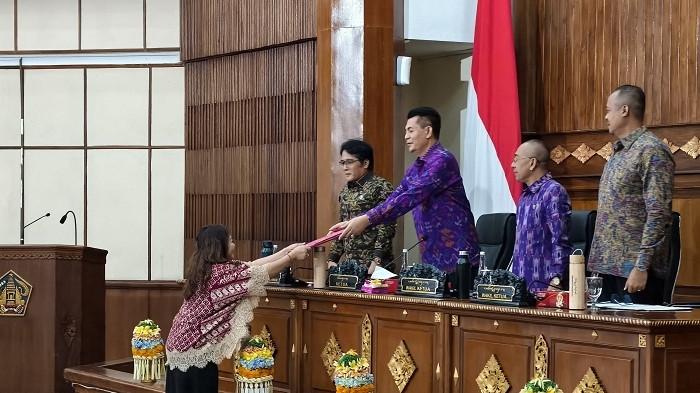 Raperda Penambahan Penyertaan Modal Daerah untuk Perseroda PKB Disahkan DPRD Bali