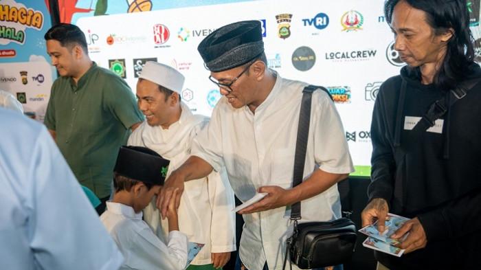 SANTUNAN KASDAN - Anak yatim piatu dan dhuafa menerima santunan dan bingkisan pada acara puncak Kasdan 15.0 2026 di Aula TVRI Bali pada Sabtu, 14 Maret 2026.