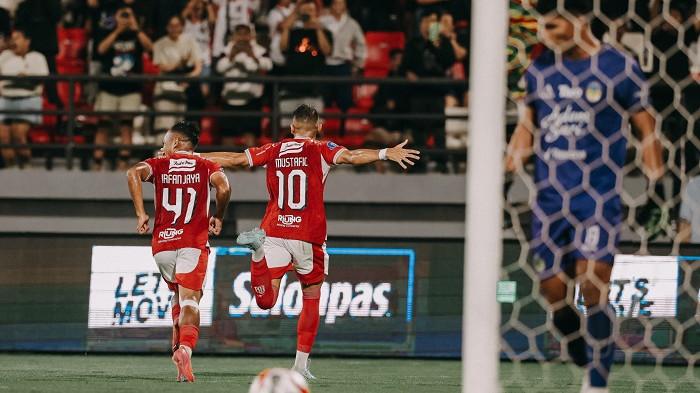 Skuad Bali United Tandang ke Markas Semen Padang, Johnny Jansen Memburu Kemenangan di Laga Pekan 7