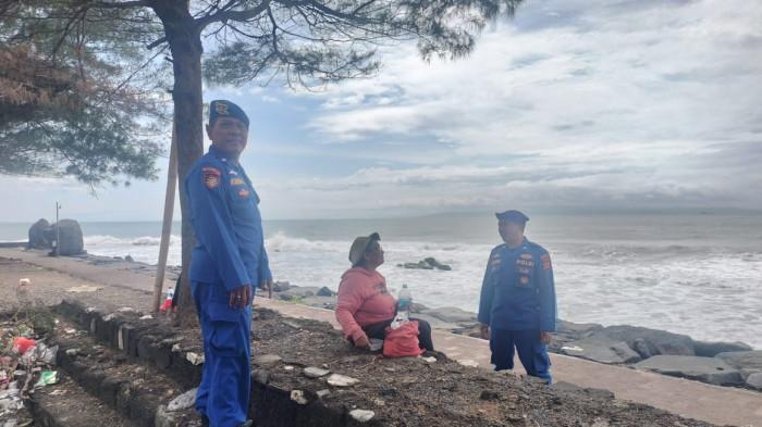 Cuaca Ekstrem, Polairud Gianyar Bali Tingkatkan Pengawasan Pesisir, BPBD Pasang Bendera Merah