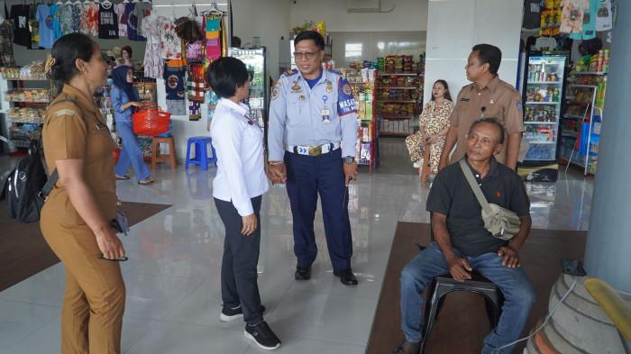 Sebagai bentuk pemantauan langsung di lapangan, Kepala Perwakilan BKKBN Provinsi Bali, Dr.dr. ni Luh Gede Sukardiasih, M.For.,M.A.R.S. melakukan peninjauan ke Posko Mudik Terpadu yang berada di Terminal Mengwi, Kabupaten Badung. Kunjungan ini dilakukan untuk memastikan kesiapan petugas serta kelancaran layanan yang diberikan kepada para pemudik.