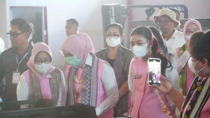 WUJUDKAN Bali Bersih, Putri Koster Paparkan Sistem Pengolahan Sampah Berbasis Sumber ke Selvi Gibran