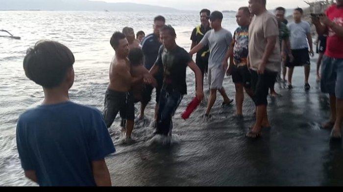 Warga Jember Nekat Ceburkan Diri ke Laut di Gilimanuk, Saat Ditolong Makin Berenang ke Tengah