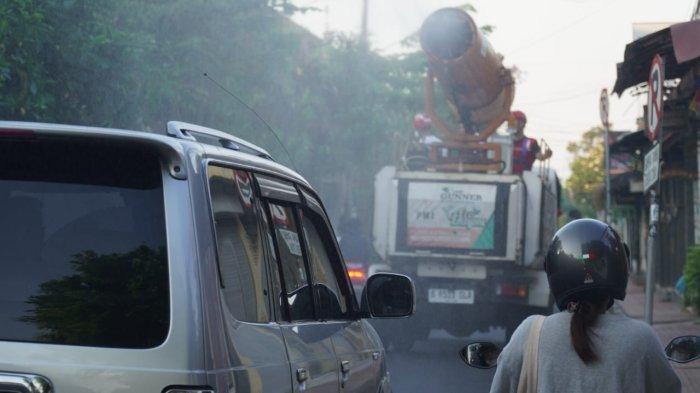 Teman Parta Bersihkan Udara Ubud Pakai Eco Enzym