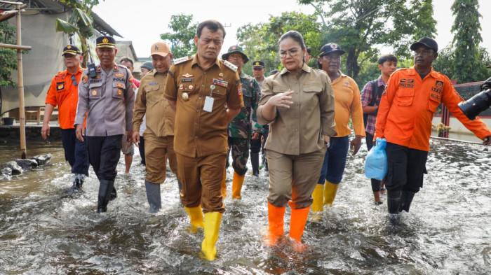 Tinjau Korban Banjir, Gubernur Jawa Tengah Ahmad Luthfi Pastikan Bantuan Tepat Sasaran