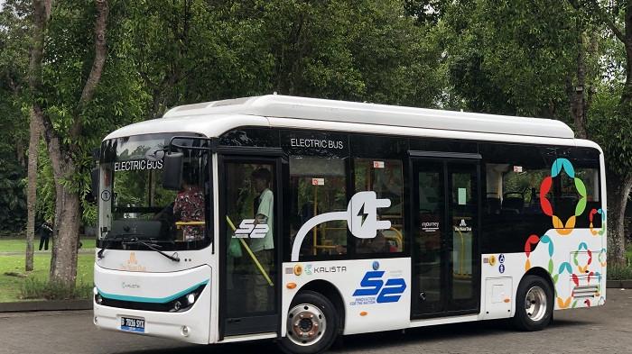 UJI COBA - Unit shuttle bus listrik menjalani uji coba untuk mengantarkan wisatawan keliling kawasan The Nusa Dua, Kabupate Badung, Kamis (13/11).