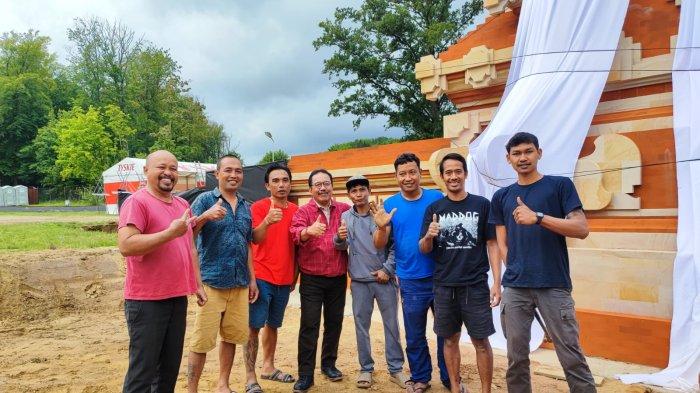 Wagub Cok Ace Ikuti Upacara Peletakan Batu Pertama Candi Bentar Kawasan Taman Mini Indonesia