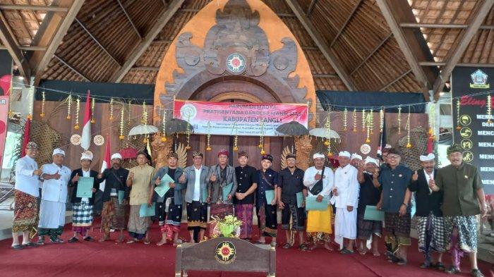 PBMM Bangli Lantik 70 Pengurus Dadia atau Paibon