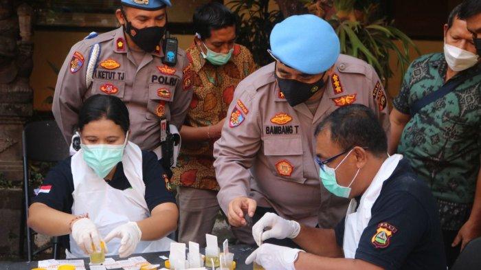 Ratusan Anggota Polda Bali Jalani Tes Urine Narkoba, Jajaran Ditresnarkoba Dites Pertama