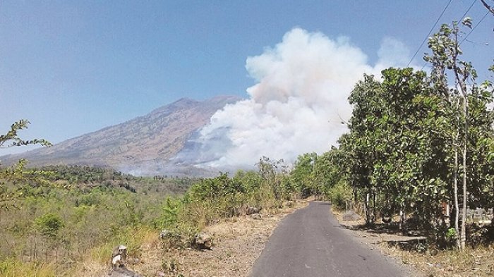 Tak Benar Ada Hujan Abu Vulkanik dari Gunung Agung, Ternyata Ada 3 Titik Kebakaran Hutan