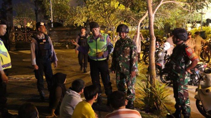 Patroli Gabungan Pastikan Tak Ada Bule Ugal-ugalan, Polres TNI & Satpol PP Sinergi Hingga Dini Hari