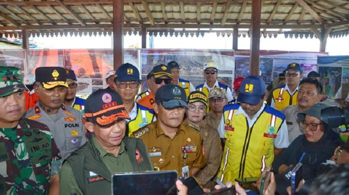 Pada Senin, 3 November 2025 siang, Gubernur Jawa Tengah Ahmad Luthfi bersama Kepala Badan Nasional Penanggulangan Bencana (BNPB) Suharyanto, meninjau langsung rumah pompa Sringin dan Kolam Retensi Terboyo Kota Semarang. 