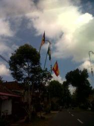 Bendera Timnas Kalahkan Bendera Partai