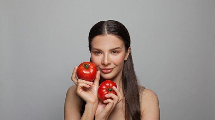 Hilangkan Flek Hitam Cuma Modal Tomat di Kulkas, Begini Cara Buatnya, Ampuh!