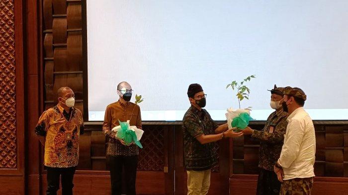 Menparekraf Apresiasi Program #PahlawanPohon, Tanam 40 Ribu Bibit Mangrove di Buleleng