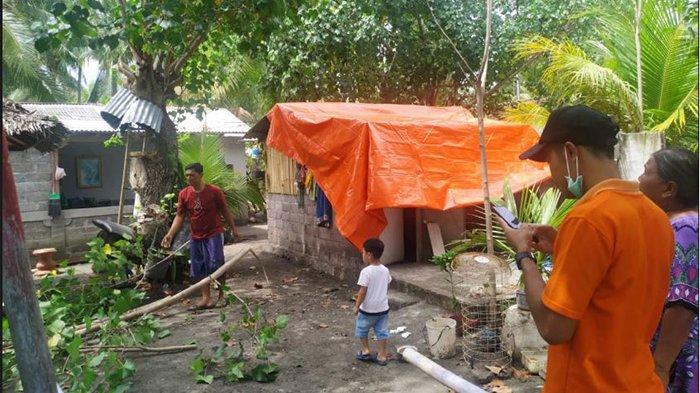 31 Paket Sembako dan Terpal Diserahkan Pemkab Buleleng untuk Korban Angin Puting Beliung di Gerokgak