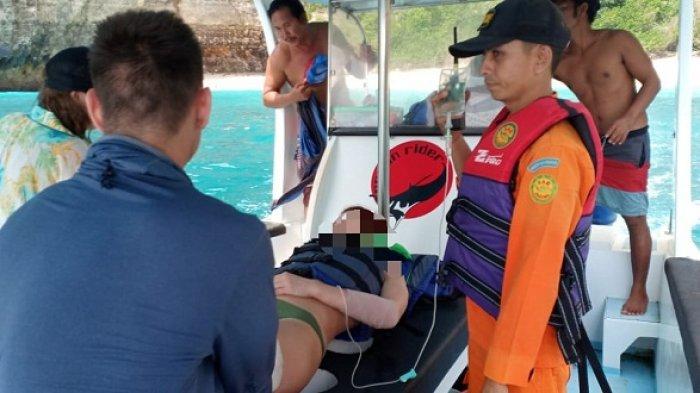 Terhempas Ombak di Pantai Kelingking Nusa Penida, Wisatawan Ukraina Alami Cedera Kaki