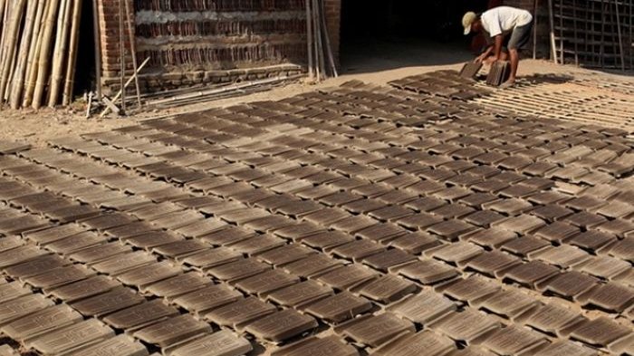 Hari Baik Membakar Genteng, Bata dan Gerabah Menurut Kalender Bali Bulan April 2023