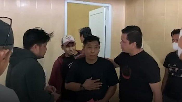 Istri Sah Kasatpol PP Makassar Yakin Suaminya Tak Terlibat Pembunuhan Pegawai Dishub