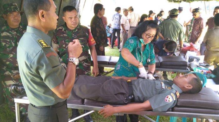 Kodim 1626/Bangli Gelar Donor Darah pada Pembukaan TMMD di Desa Peninjoan