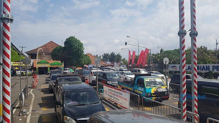 Siang Ini Pantauan di Pelabuhan Gilimanuk, Roda Dua Lengang, Roda 4 Muatan Besar Mengular