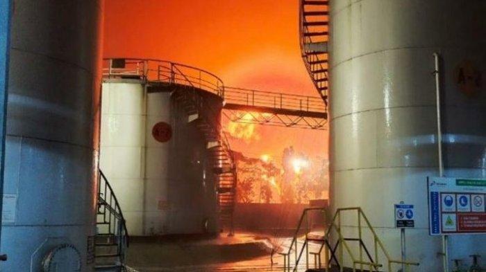 BREAKING NEWS! Kilang Minyak Pertamina di Cilacap Terbakar, Kobaran Api Hingga Setinggi 20 Meter