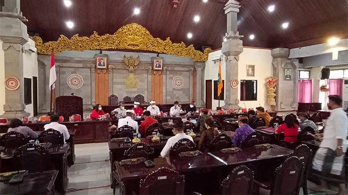 DPRD Tabanan Bahas 2 Ranperda Inisiatif Dengan Eksekutif, Ranperda Desa Presisi Jadi Prioritas