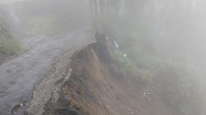Bahu Jalan Menuju Subak Celepung Kintamani Bangli Longsor 10 Meter