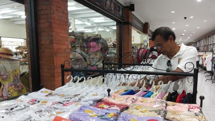 TRIBUN WIKI - Berburu Jajanan hingga Pernak-pernik, Ini 4 Pusat Oleh-oleh Khas Bali di Denpasar