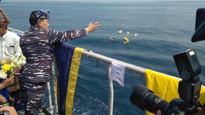 KSAL Terima Anugerah Ksatria Padma Nusantara di atas Kapal Perang KRI Surabaya-591 di Perairan Bali