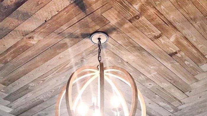 Tak Melulu untuk Desain Lantai, 5 Ide Mengaplikasikan Motif Herringbone di Kamar Tidur Hingga Pintu